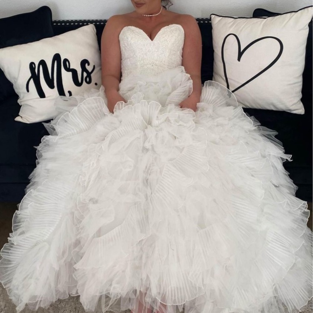 VERA WANG WEDDING DRESS